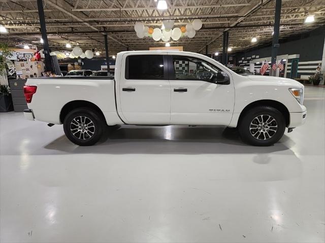 2022 nissan titan sv