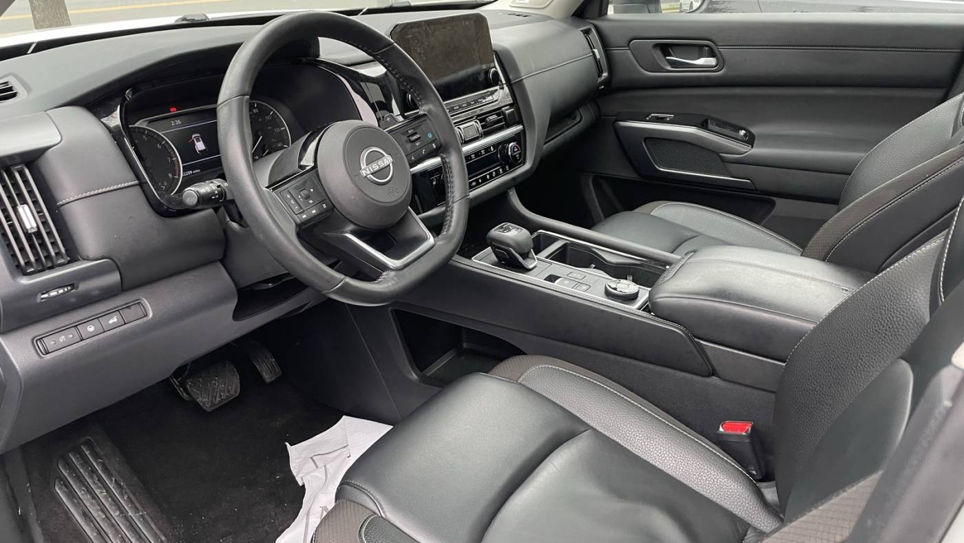 2023 nissan pathfinder sl