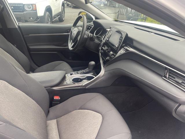 2024 toyota camry hybrid le
