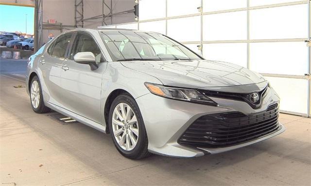 2019 toyota camry le