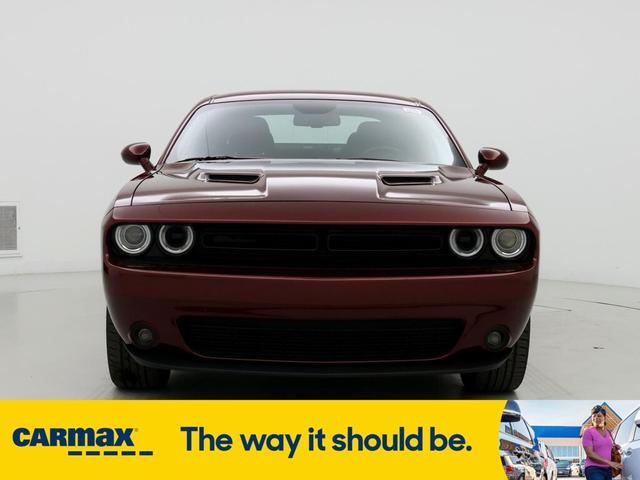 2022 dodge challenger sxt