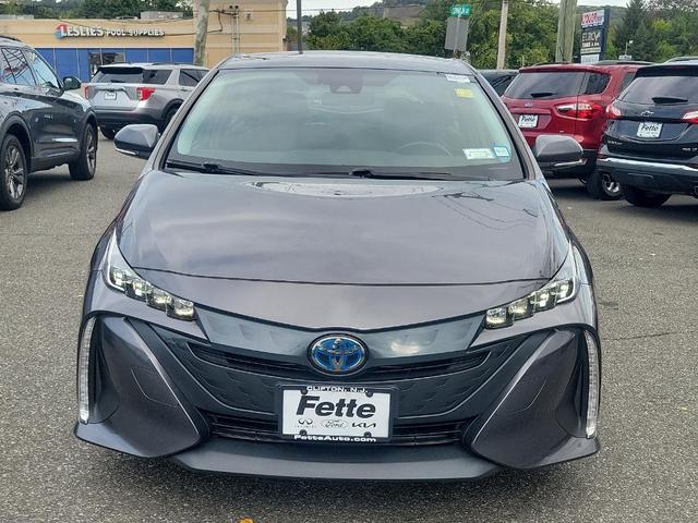 2021 toyota prius prime le