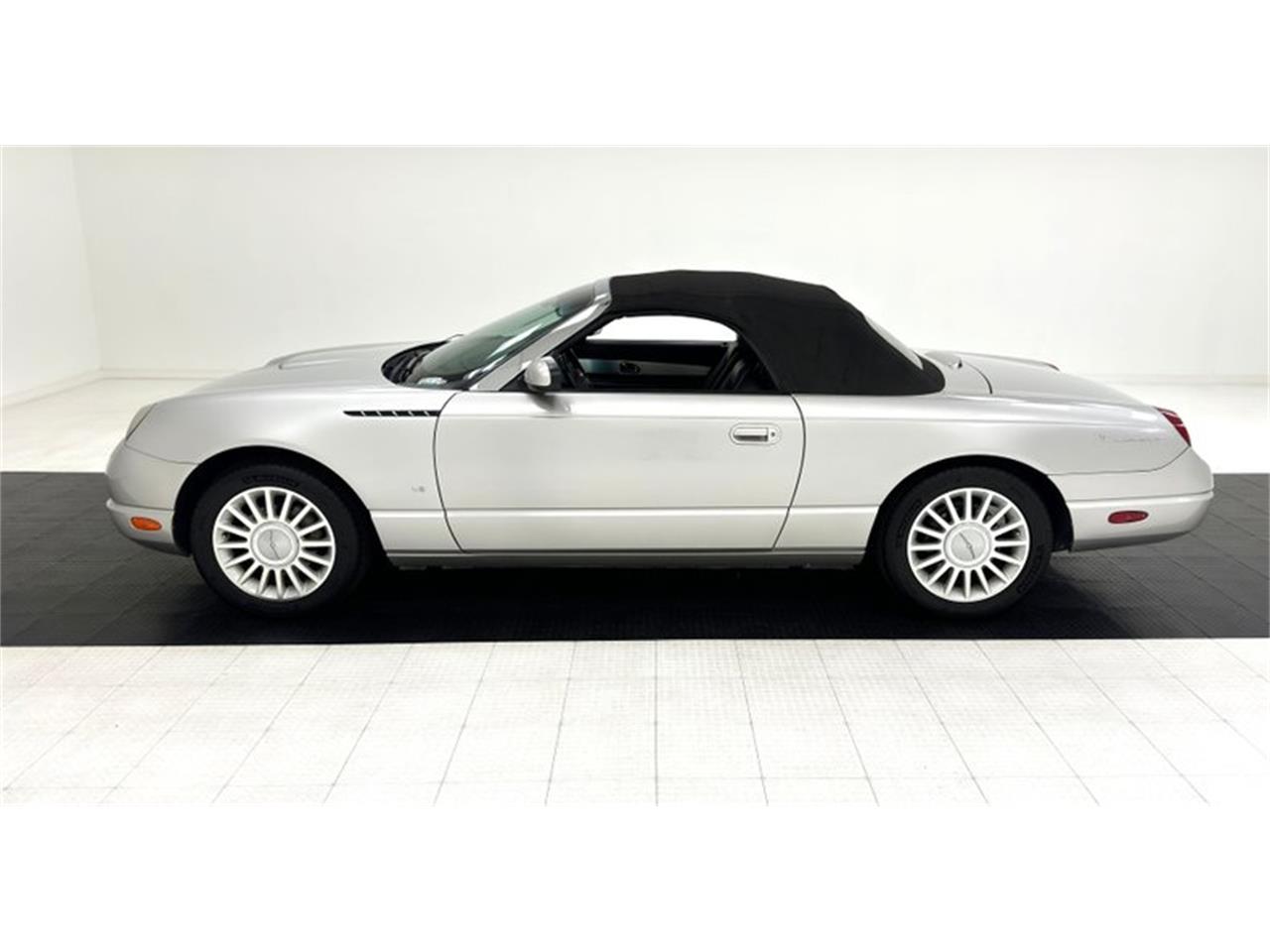 2004 ford thunderbird