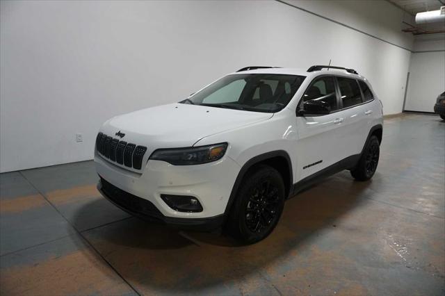 2023 jeep cherokee altitude lux