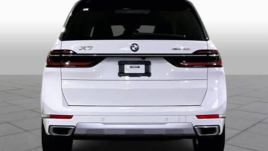 2023 BMW X7
