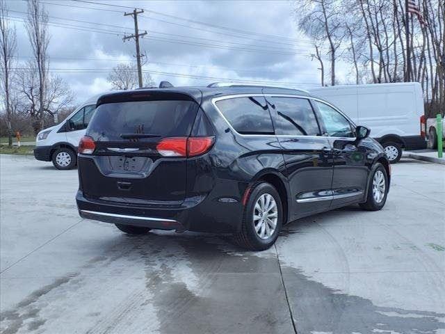 2018 chrysler pacifica touring l in holly, michigan