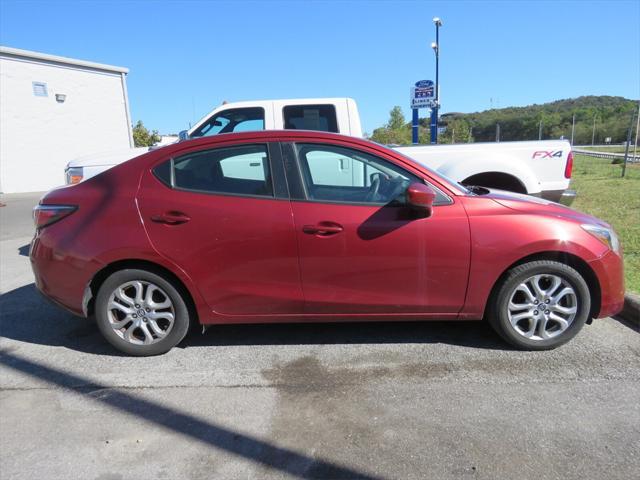 2017 toyota yaris ia base