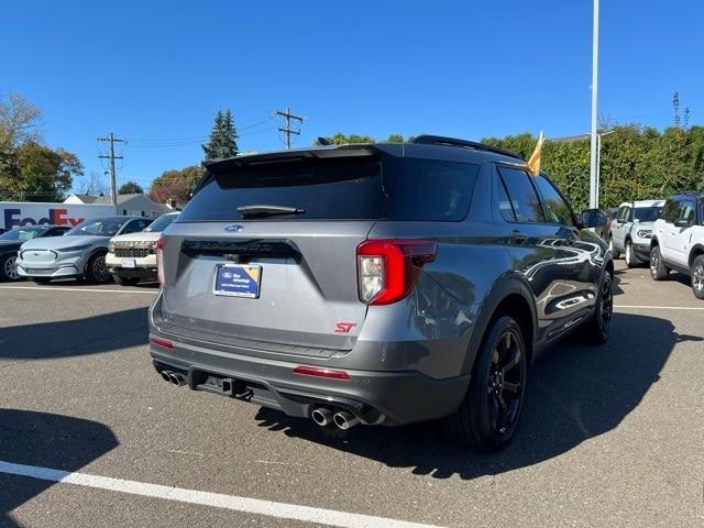 2022 ford explorer st