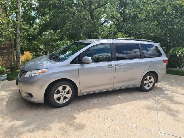 2015 toyota sienna le