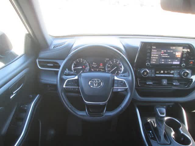 2022 toyota highlander xse