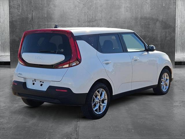 2022 kia soul lx