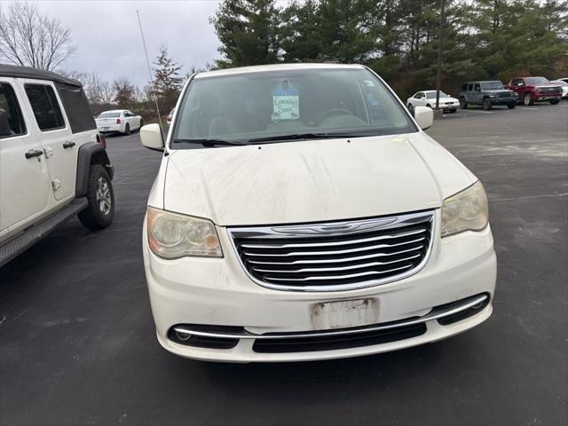 2011 chrysler town & country touring