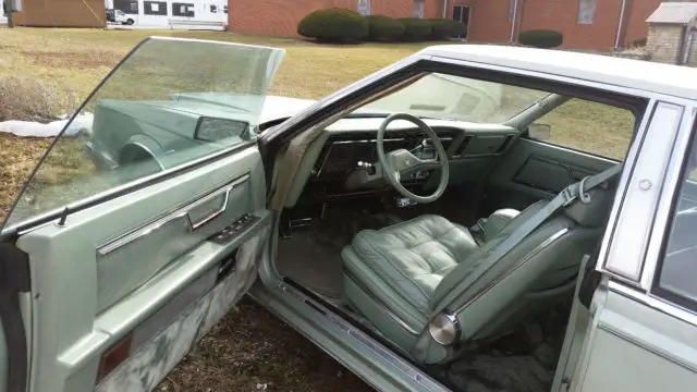 1981 chrysler imperial evrything original,very nice condition need fuel injector