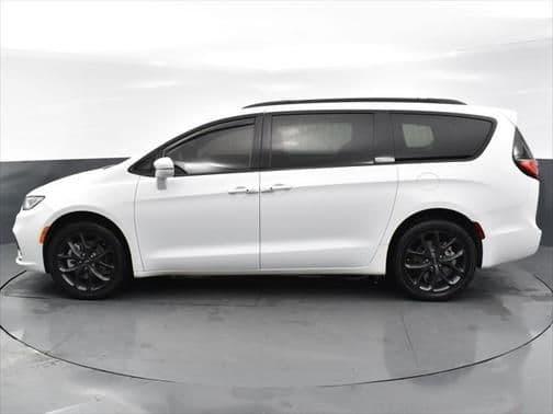 2022 chrysler pacifica touring l all-wheel drive passenger van in hickory, north carolina