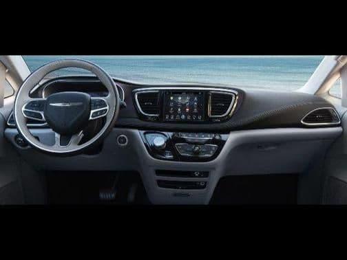 2017 chrysler pacifica touring front-wheel drive passenger van in oshkosh, wisconsin