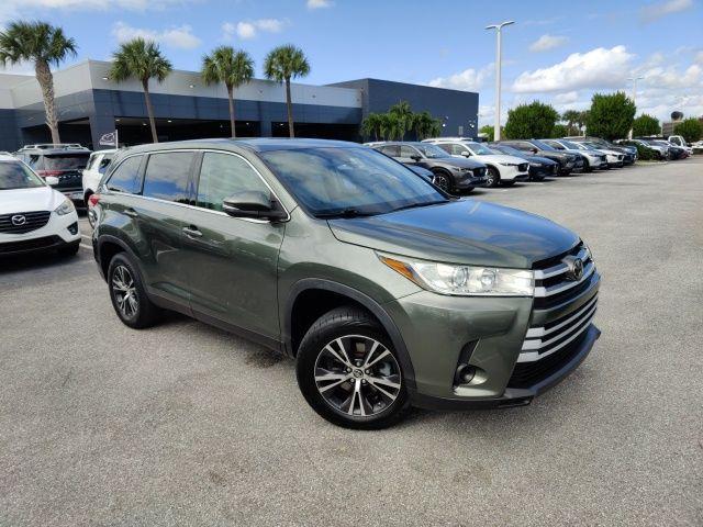 2019 toyota highlander le
