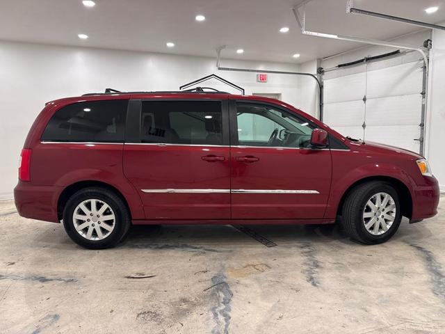 2016 chrysler town & country touring