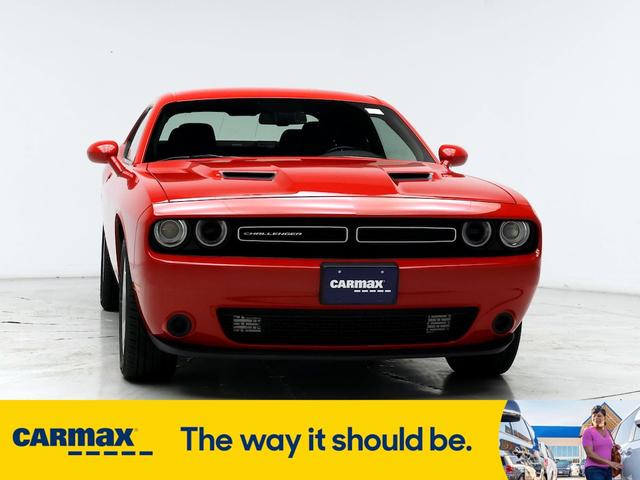 2022 dodge challenger sxt