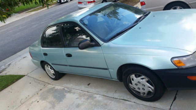 sedan green , transmission automatic , front wheel drive