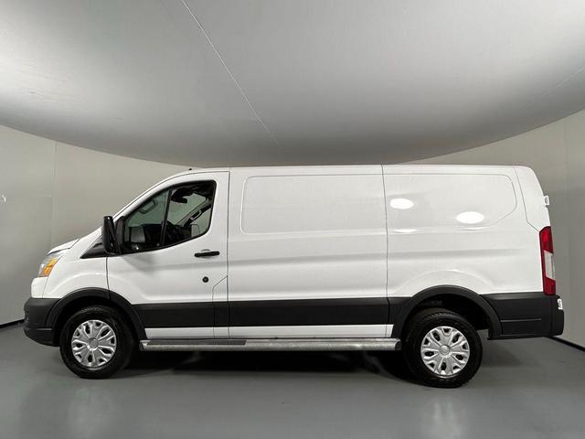 2022 ford transit-150 base