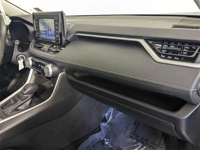 2020 toyota rav4 le