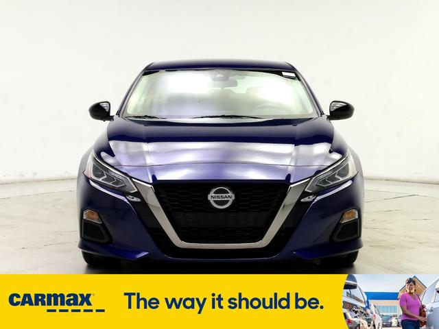 2022 nissan altima sr