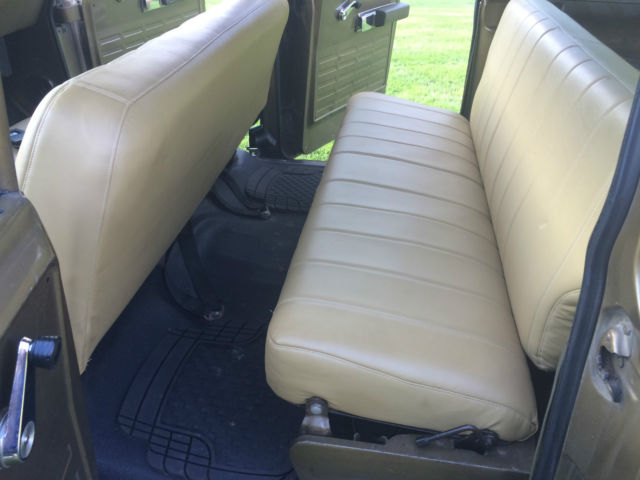 1972 international harvester travelall 1110 4x4 392 8cyl automatic great shape