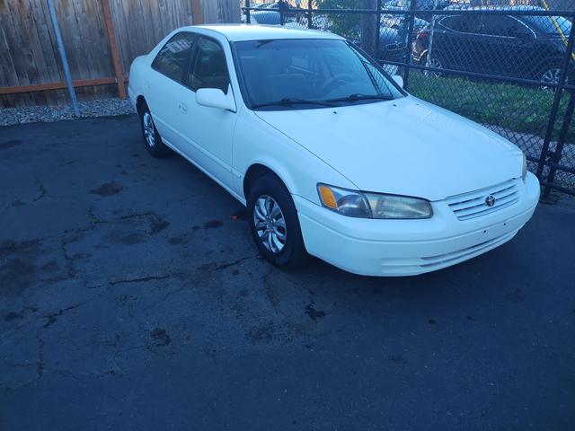 1998 toyota camry le