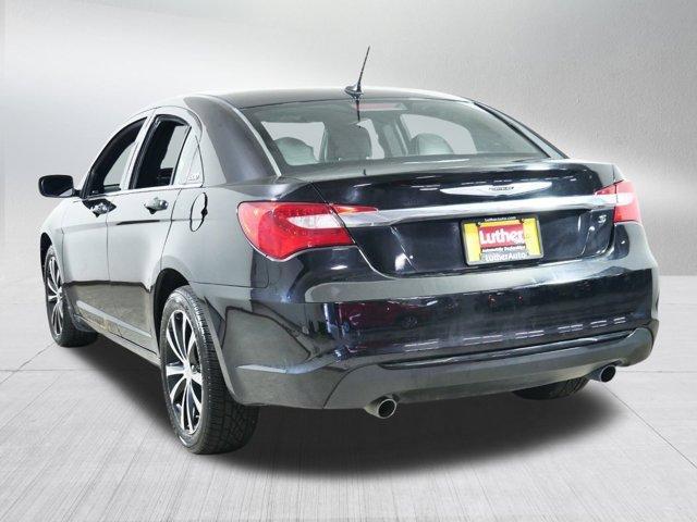 2012 chrysler 200 s