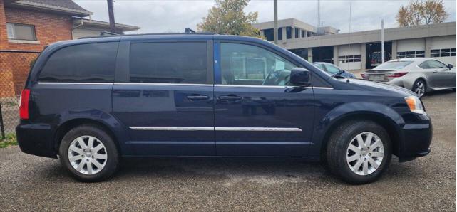 2016 chrysler town & country touring