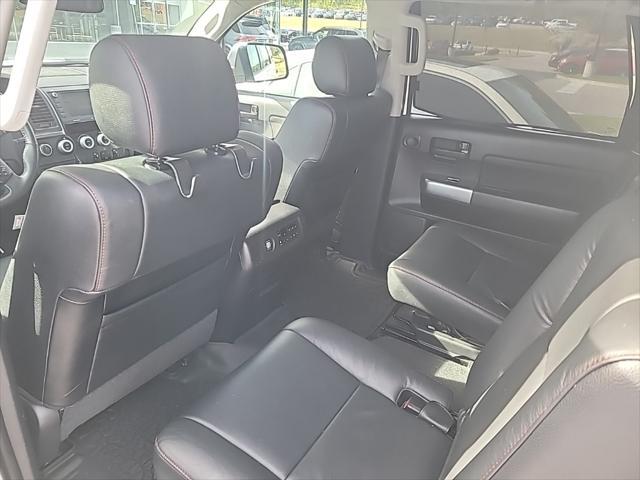 2020 toyota sequoia base