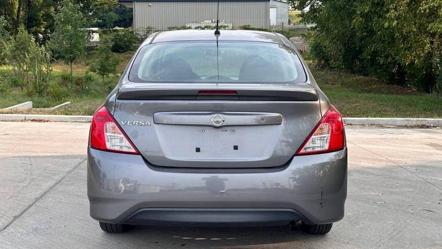 2017 nissan versa