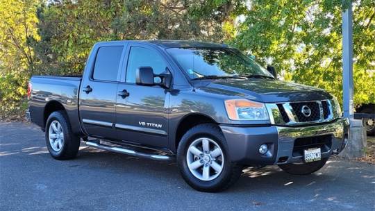 2010 nissan titan se