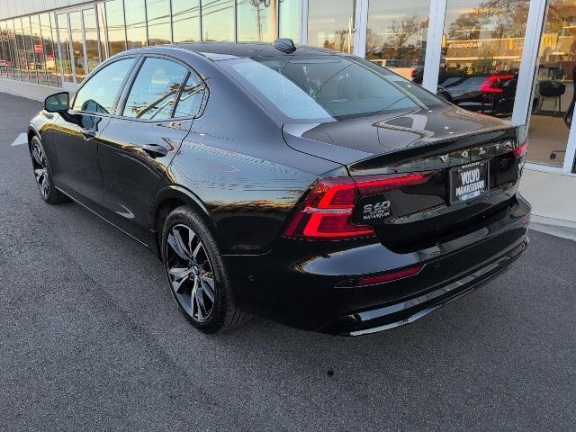 2024 volvo s60 b5 plus dark theme