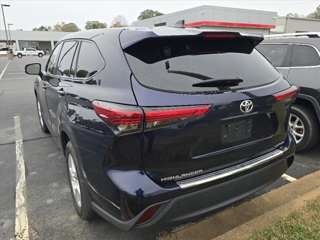 2022 toyota highlander le