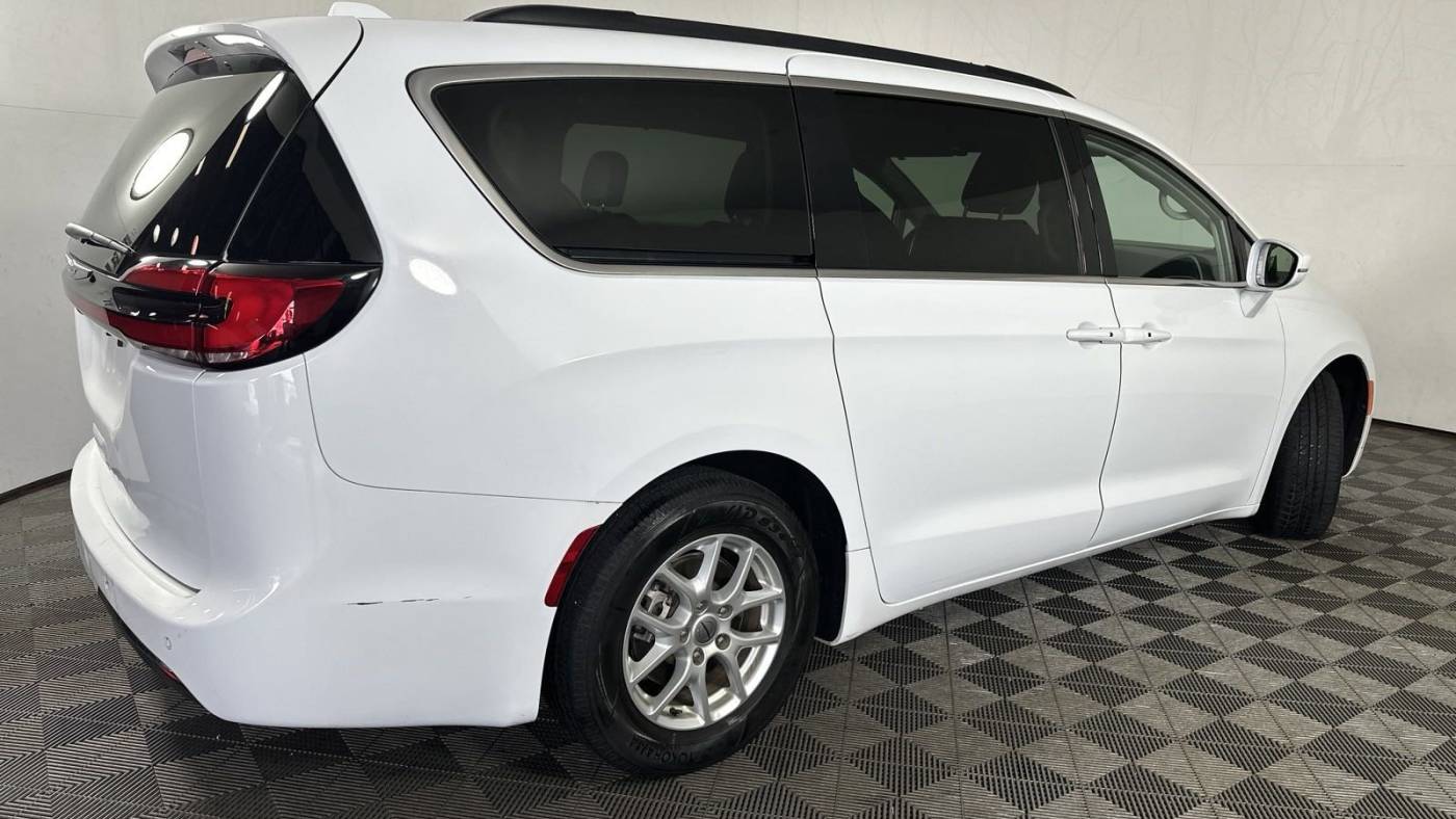 2022 chrysler pacifica touring l
