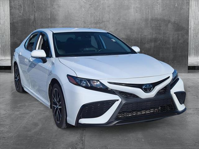 2022 toyota camry se