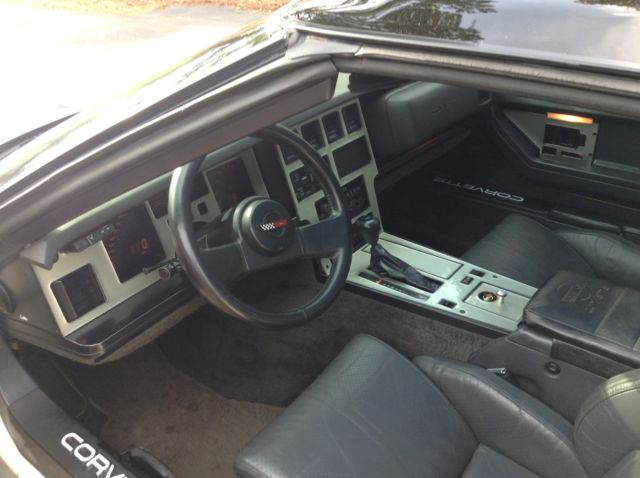 1987 corvette coupe/low miles/ excellent condition/rare color/!only 195 prod