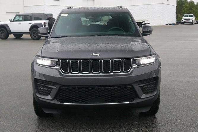 new 2024 jeep grand cherokee laredo x 4x4