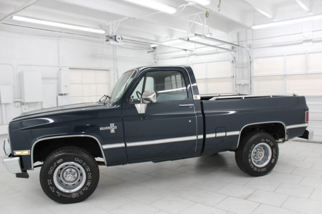 1987 chevrolet silverado *beautiful short bed,4x4, 350 v8 * no reserve