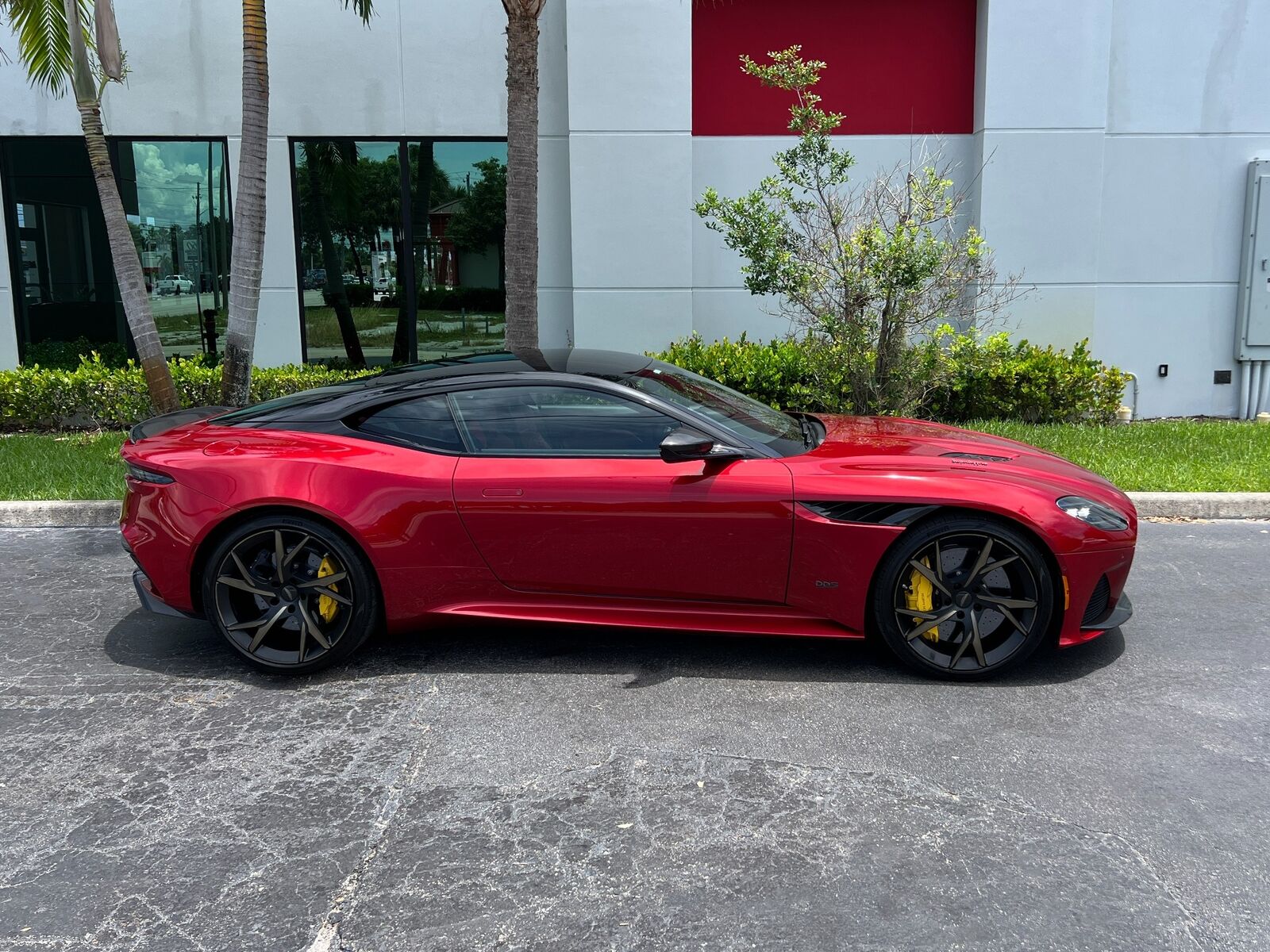 2019 aston martin dbs superleggera