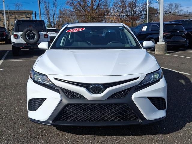 2020 toyota camry se