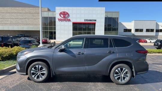 2022 toyota highlander xle