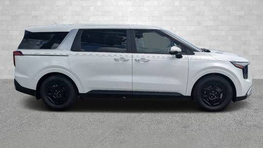 2025 Kia Carnival lx