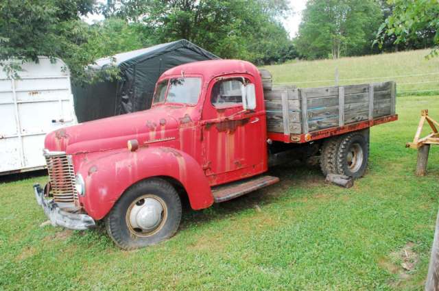 1942 international truck, dump bed