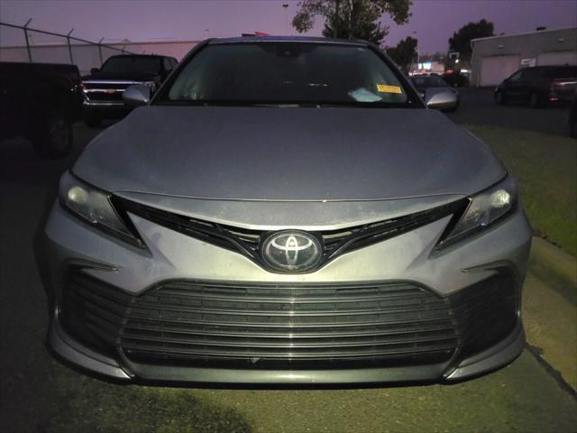 2022 toyota camry le
