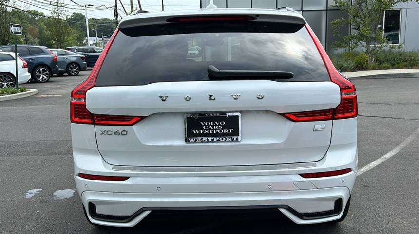 2024 volvo xc60 recharge t8 ultimate dark theme