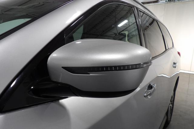 2020 nissan pathfinder sv