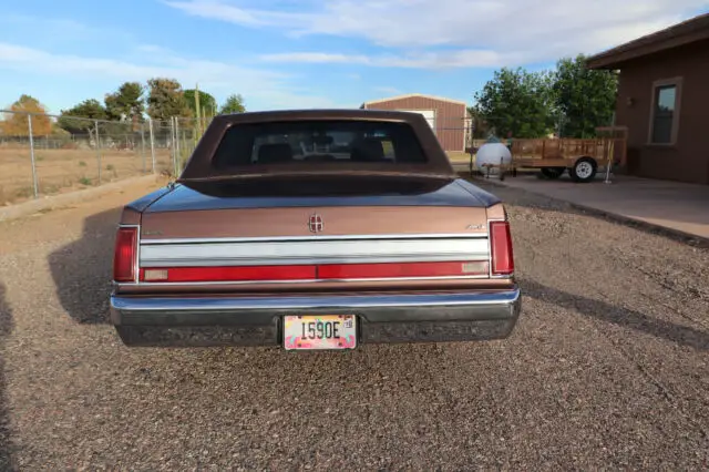 1988 lincoln town car 4 dr. sedan signature series