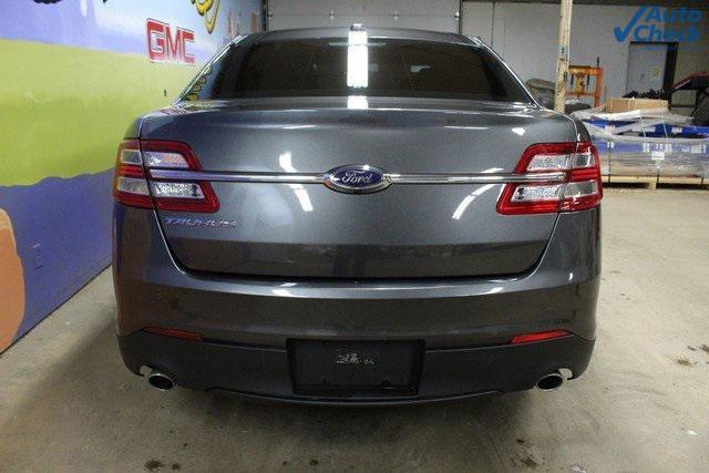 2019 ford taurus se